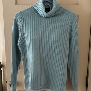 Women's Ribbed Turtleneck Sweater - Light Blue. NEW SCOTLAND